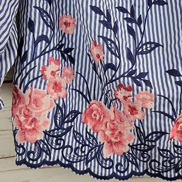 ELLE, Off Shoulder Embroidered Stripe Top_Size Small - Picture 3 of 9